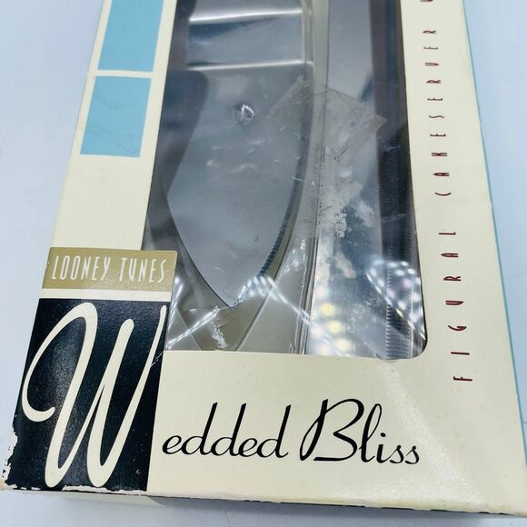 Looney Tunes Porky/Petunia Pig Wedded Bliss Figural WeddingCake Serving Set - Picture 6 of 8
